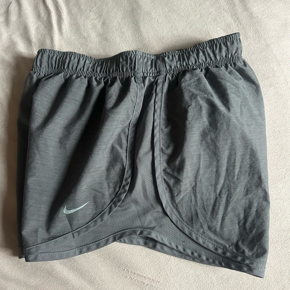 Nike Dri-Fit Grey Shorts - Picture 4 of 7